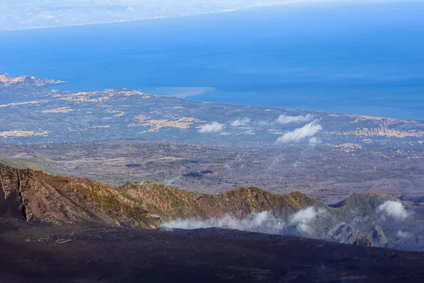 Κλίση Του Ηφαιστείου Etna Ατμό Αυξάνεται Από Τον Κρατήρα Σικελία — Φωτογραφία Αρχείου