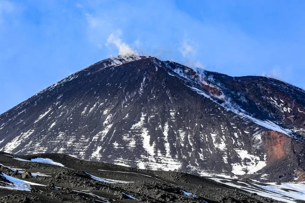 Pendiente Del Volcán Etna Con Vapor Saliendo Del Cráter Sicilia — Foto de Stock