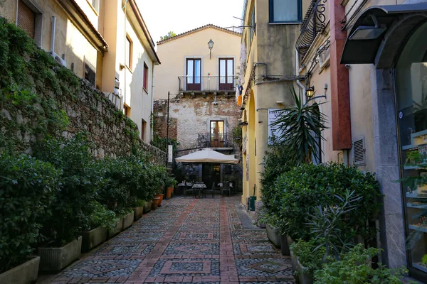Taormina イタリア 2021年11月 タオルミーナ旧市街 旧イタリアの町の通り シチリア島 — ストック写真