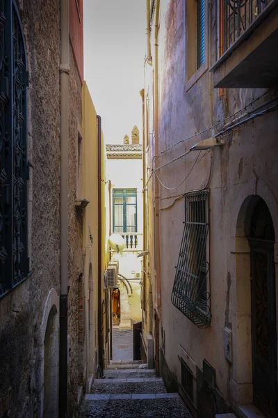 TAORMINA, İTALYA - Kasım 2021: Eski İtalyan kenti Sicilya 'daki eski Taormina kasabası