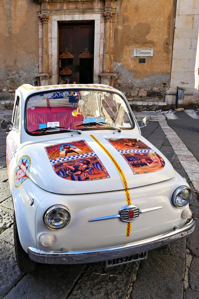Taormina Italy November 2021 Tiny Fiat Car Street Taormina Old — Stock Photo, Image