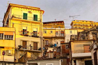 PIZZO, İtalya - Kasım 2021 Günbatımında eski Pizzo kasabası, Calabria, İtalya