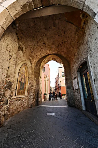 Taormina Italy Νοέμβριος 2021 Παλιά Πόλη Της Ταορμίνα Οδός Στην — Φωτογραφία Αρχείου