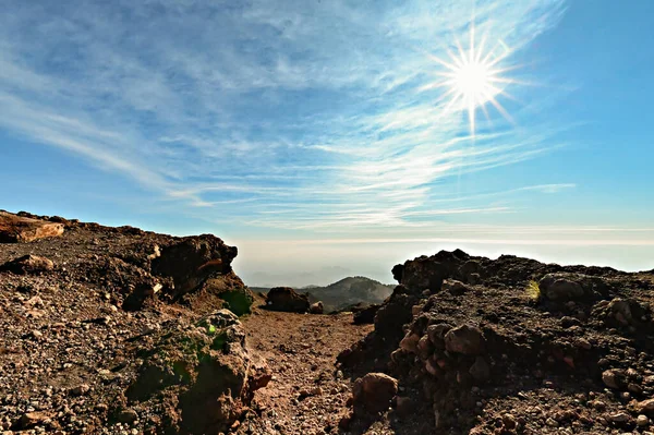 Pendiente Del Volcán Etna Con Vapor Saliendo Del Cráter Sicilia —  Fotos de Stock