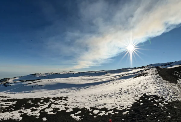 Склон Вулкана Этна Паром Поднимающимся Кратера Сицилия Италия — стоковое фото