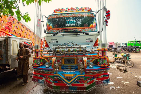 Rawalpindi Pakistan Wrzesień 2021 Kolorowa Tradycyjna Pakistańska Ciężarówka Rawalpindi Pakistan — Zdjęcie stockowe