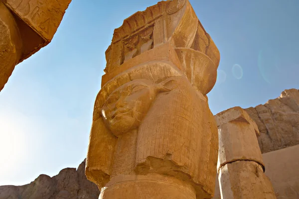 Vue Bas Statue Des Colonnes Égyptiennes Antiques — Photo