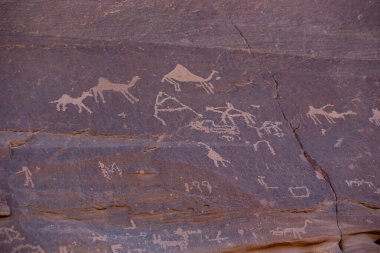 Duvarda Mısır hiyeroglifleri