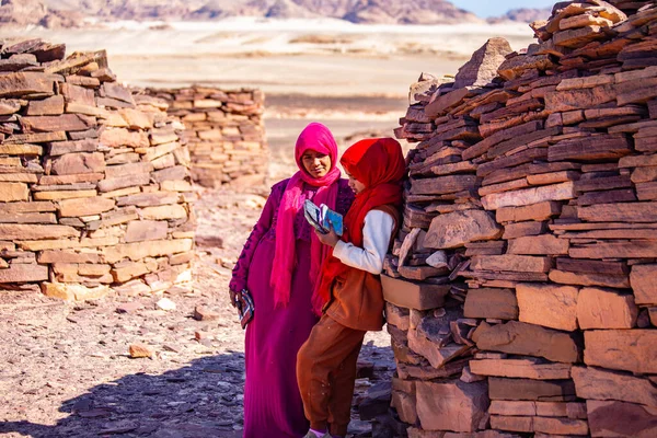 Dahab Egypte Février 2022 Filles Bédouines Vendant Des Cadeaux Dans — Photo