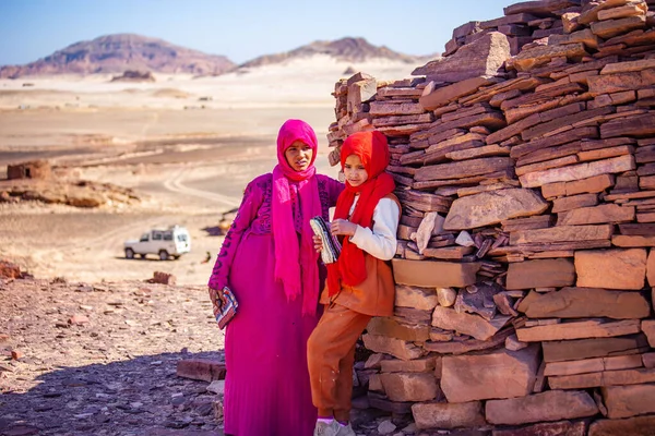 Dahab Egypt Şubat 2022 Bedevi Kızları Sina Çölü Nde Hediye — Stok fotoğraf