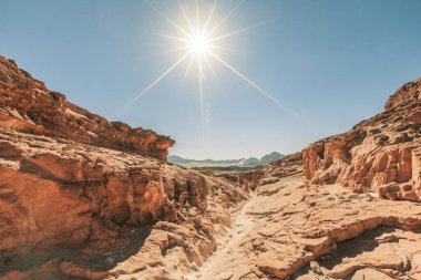 Sina Çölü, Mısır 'daki güzel dağ manzarası. Güney Sina 'daki Kanyon.