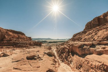 Sina Çölü, Mısır 'daki güzel dağ manzarası. Güney Sina 'daki Kanyon.