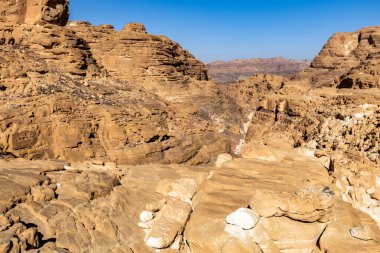 Sina Çölü, Mısır 'daki güzel dağ manzarası. Güney Sina 'daki Kanyon.