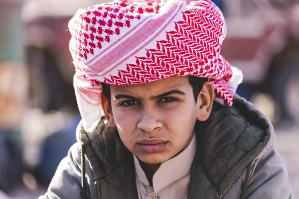 Dahab Egypt Februari 2022 Söt Beduinpojkporträtt Traditionell Turban Södra Sinai — Stockfoto