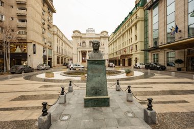 BUCHAREST, ROMANIA - Mart 2022: Romanya 'nın Odeon tiyatrosu yakınlarındaki Atatürk, Calea Victoriei Heykeli