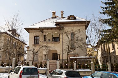 Brasov 'daki eski kasaba, Romanya' nın Brasov kentinde güneşli bir günde eski evler