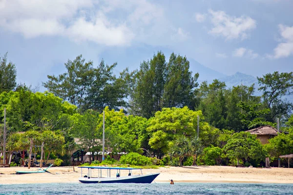 Gili Indonésia Fevereiro 2020 Praia Areia Branca Barcos Água Bela — Fotografia de Stock