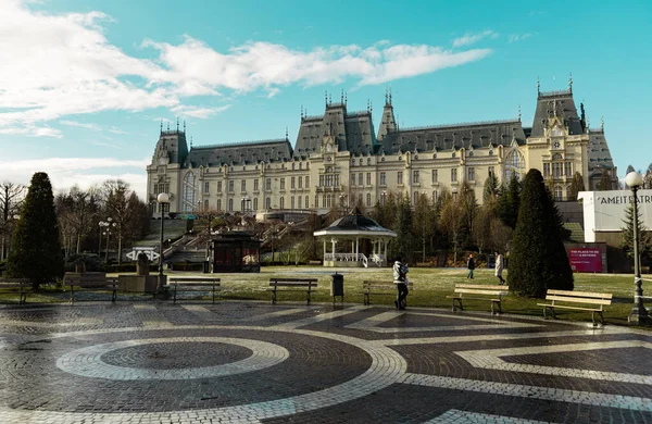 IASI, ROMANIA - Mart 2022: Iasi, Romani 'deki Kültür Sarayı (Istana Budaya)