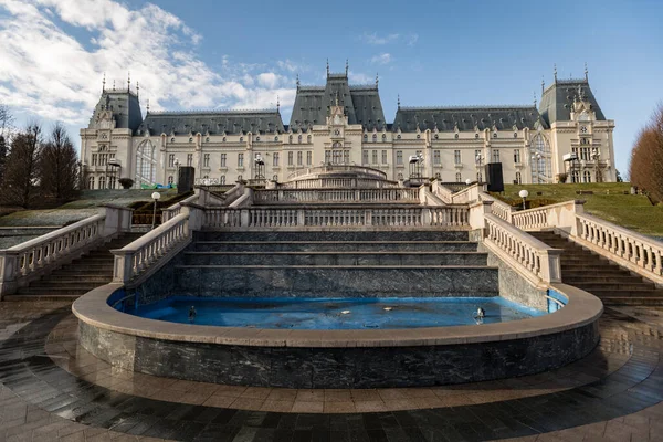 IASI, ROMANIA - Mart 2022: Iasi, Romani 'deki Kültür Sarayı (Istana Budaya)