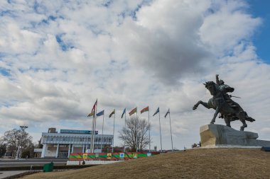 TIRASPOL, MOLDOVA - Mart 2022: Tiraspol, Moldova 'daki Suvorov Meydanı' ndaki Suvorov Anıtı