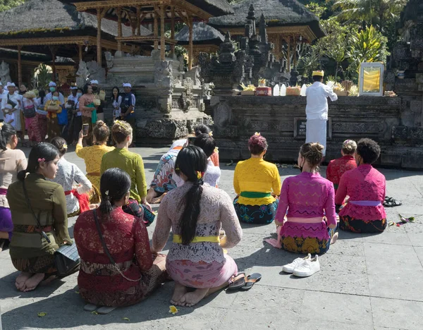 Bali Indonesia April 2022 Balinese People Ceremony Tirta Empul Temple — Fotografia de Stock