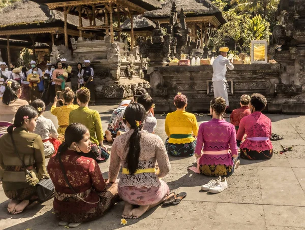 Bali Indonesia Abril 2022 Pueblo Balinés Durante Ceremonia Templo Tirta — Foto de Stock