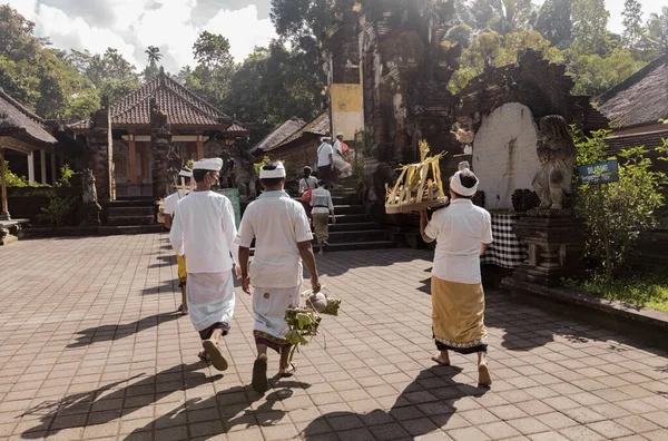 Bali Indonesia April 2022 Balinese People Ceremony Tirta Empul Temple — Foto de Stock