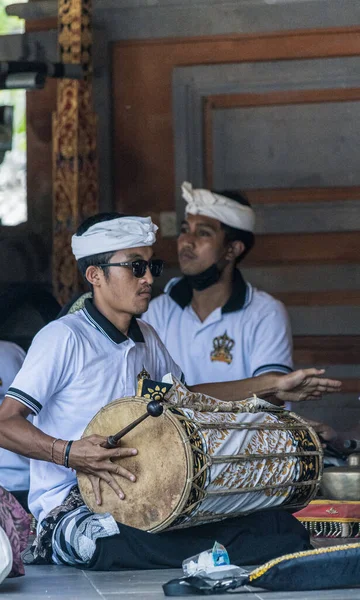 Bali Indonésia Abril 2022 Cerimônia Templo Balinês Baterista Cerimônia Tradicional — Fotografia de Stock