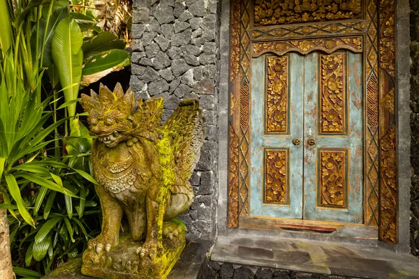 Bali Style Green Wooden Carved Door Traditional House Ubud Bali — Stock Photo, Image