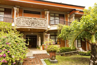 BALI, INDONEZYA - Mart 2022: Villa yakınlarındaki Ubud 'da güzel bir bahçe, Endonezya' nın Bali kentindeki yeşil yemyeşil bir bahçe