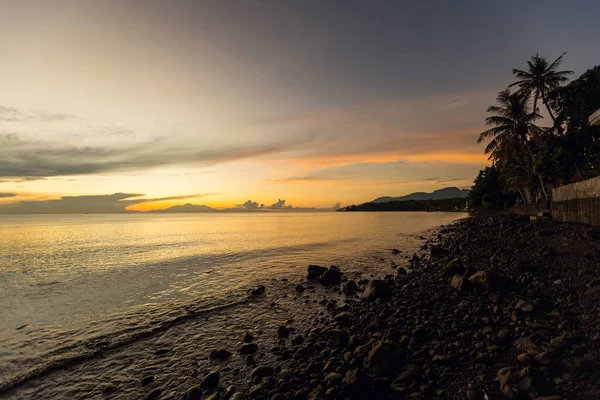 Tulamben, Doğu Bali, Endonezya 'da şaşırtıcı gün doğumu