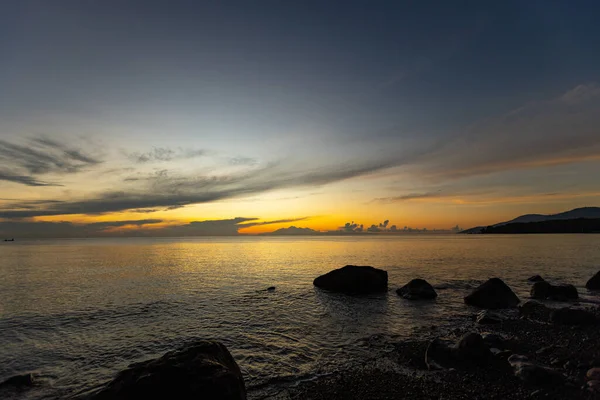 Tulamben, Doğu Bali, Endonezya 'da şaşırtıcı gün doğumu