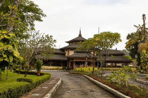인도네시아 발리에 이무성 정원인 별장의 아름다운 — 스톡 사진