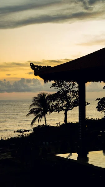 Silhouette Palmiers Gazebo Contre Lever Soleil Vue Sur Mer Bali — Photo
