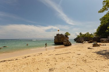 Endonezya, Bali 'deki Padang Padang plajının inanılmaz manzarası.
