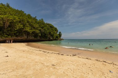 Endonezya, Bali 'deki Padang Padang plajının inanılmaz manzarası.