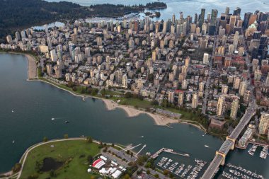 VANCOUVER, CANADA - Ekim 2019: Vancouver 'ın havadan görünüşü, Vancouver şehir merkezi, BC, Kanada
