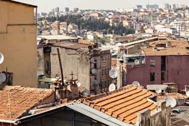 ISTANBUL, TURKEY - Mayıs 2022: İstanbul kentinin çatıdan görünüşü