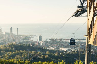 BATUMI, GEORGIA - Mayıs 2022: Batum teleferik kabin hava manzaralı, Georgia