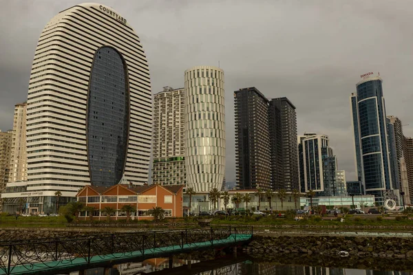 Batumi Georgia May 2022 Courtyard Hotel Reflection Pond Batumi Quay — Stock Photo, Image