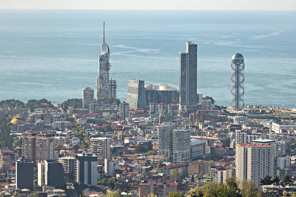 Georgia 'daki üç teleferik istasyonundan Batumi' nin hava görüntüsü.