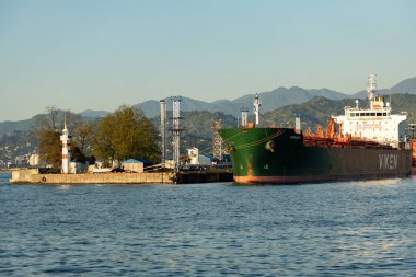 BATUMI, GEORGIA - Mayıs 2022: Batum limanı, Gürcistan 'ın Batumi limanında kargo gemileri