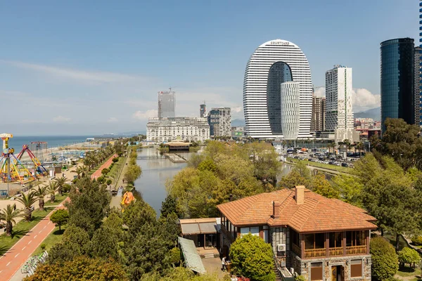 BATUMI, GEORGIA - Mayıs 2022: Gürcistan 'daki deniz fenerinden Batum seti hava manzarası