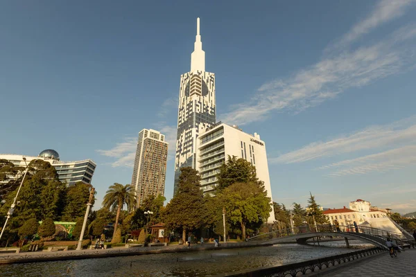 BATUMI, GEORGIA - Mayıs 2022: Batum Teknoloji Üniversitesi Kulesi, Gürcistan