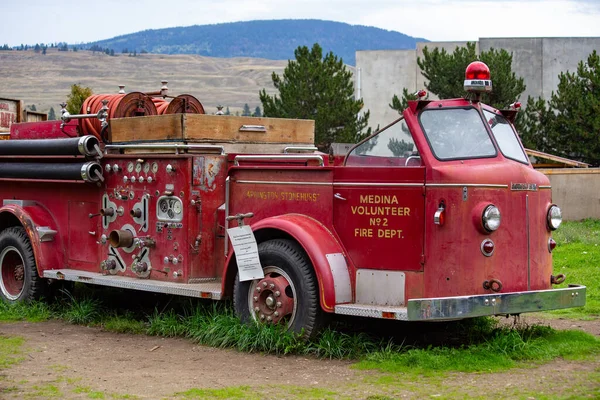 British Columbia Kanada Říjen 2019 Vintage Red Fire Truck Farm — Stock fotografie