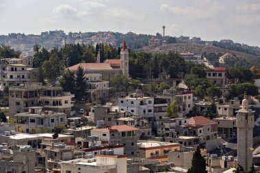 TEBNINE, LEBANON - Ekim 2018: Güney Lübnan 'daki Tebnine Kalesi' nden görüntü
