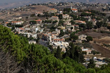 TEBNINE, LEBANON - Ekim 2018: Güney Lübnan 'daki Tebnine Kalesi' nden görüntü