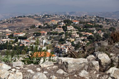 TEBNINE, LEBANON - Ekim 2018: Güney Lübnan 'daki Tebnine Kalesi' nden görüntü