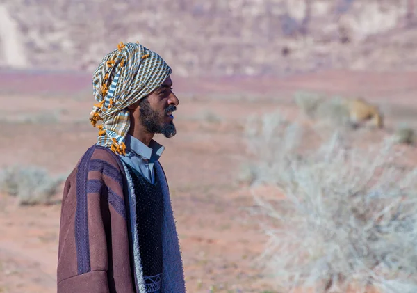 Wadi Rum Jordanie Mars 2019 Jeune Bédouin Barbu Dans Désert — Photo