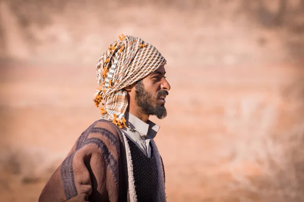 Wadi Rum Jordanien Mars 2019 Ung Skäggig Beduinman Wadi Rum — Stockfoto